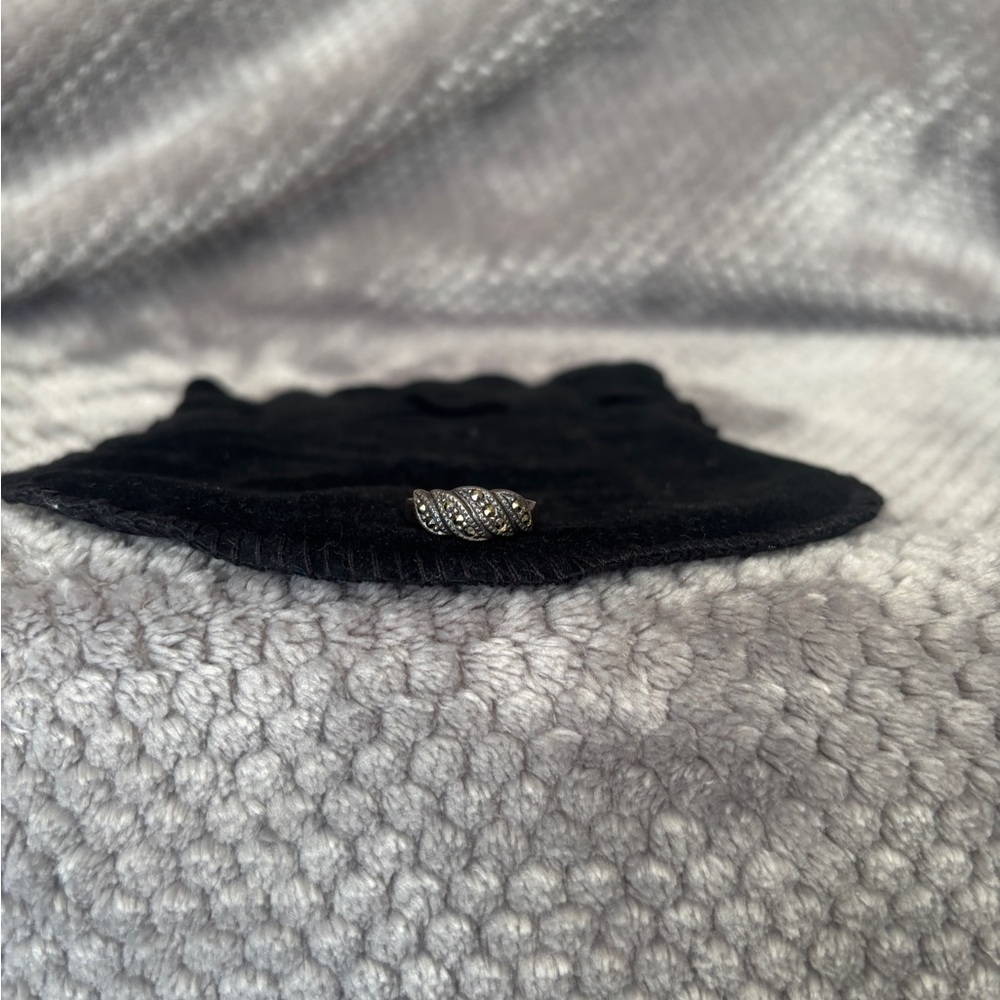 925 Sterling Silver Ring (sz 5)
